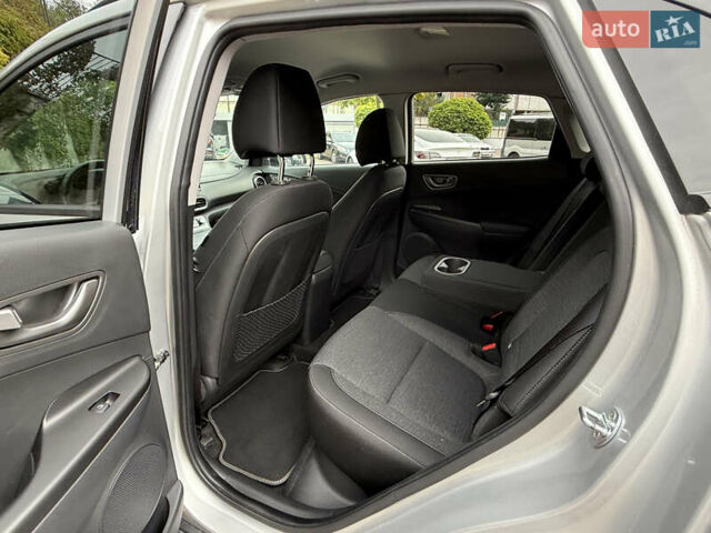 Серый Хендай Kona Electric, объемом двигателя 0 л и пробегом 26 тыс. км за 18850 $, фото 54 на Automoto.ua