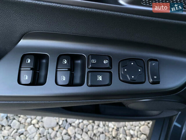 Серый Хендай Kona Electric, объемом двигателя 0 л и пробегом 104 тыс. км за 17200 $, фото 33 на Automoto.ua