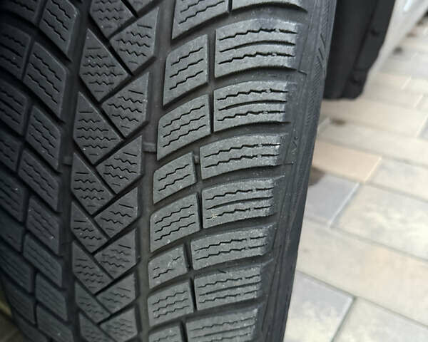 Серый Хендай Kona Electric, объемом двигателя 0 л и пробегом 125 тыс. км за 16900 $, фото 10 на Automoto.ua