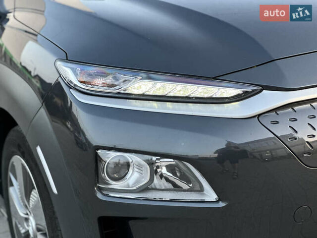 Серый Хендай Kona Electric, объемом двигателя 0 л и пробегом 159 тыс. км за 16900 $, фото 22 на Automoto.ua