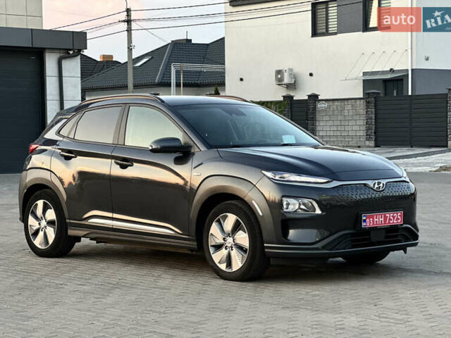 Серый Хендай Kona Electric, объемом двигателя 0 л и пробегом 159 тыс. км за 16900 $, фото 3 на Automoto.ua