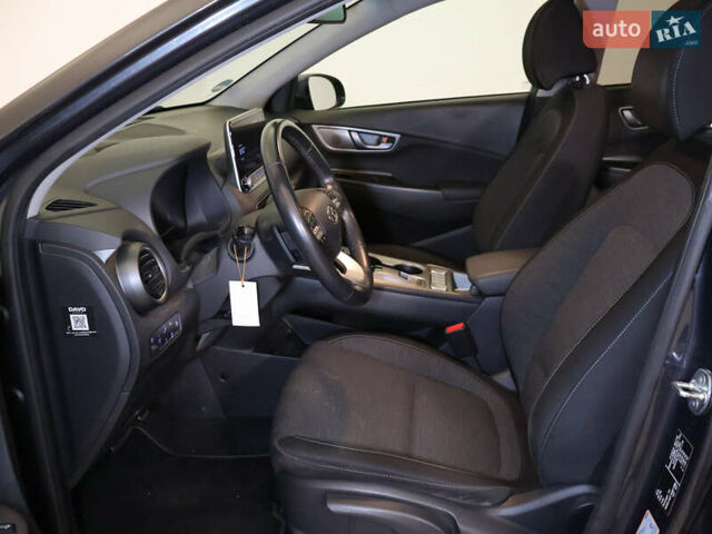 Серый Хендай Kona Electric, объемом двигателя 0 л и пробегом 155 тыс. км за 17400 $, фото 7 на Automoto.ua