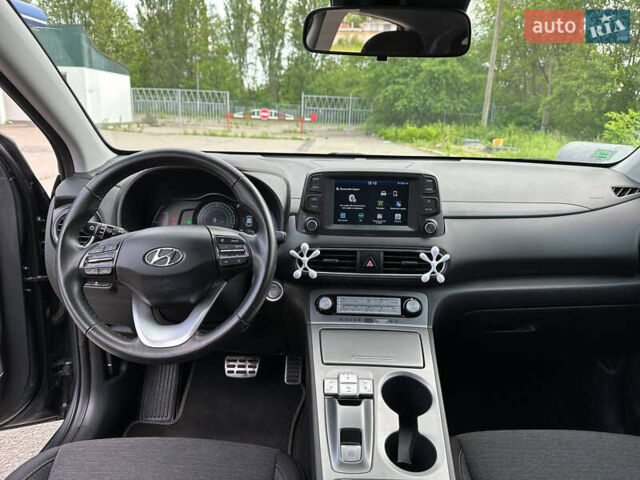 Сірий Хендай Kona Electric, об'ємом двигуна 0 л та пробігом 79 тис. км за 15200 $, фото 5 на Automoto.ua