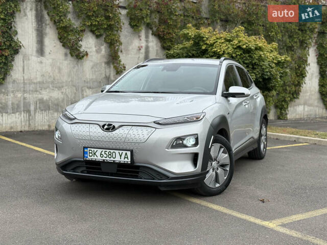 Серый Хендай Kona Electric, объемом двигателя 0 л и пробегом 26 тыс. км за 18850 $, фото 1 на Automoto.ua