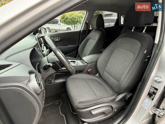 Серый Хендай Kona Electric, объемом двигателя 0 л и пробегом 26 тыс. км за 18850 $, фото 61 на Automoto.ua