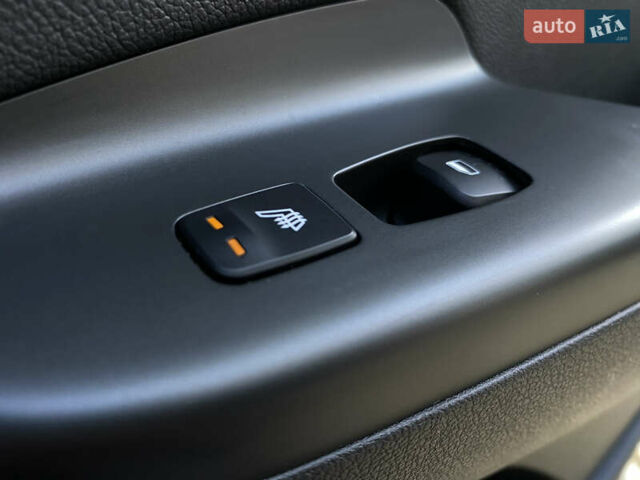 Серый Хендай Kona Electric, объемом двигателя 0 л и пробегом 69 тыс. км за 20400 $, фото 94 на Automoto.ua