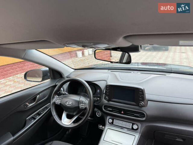 Серый Хендай Kona Electric, объемом двигателя 0 л и пробегом 106 тыс. км за 15999 $, фото 32 на Automoto.ua