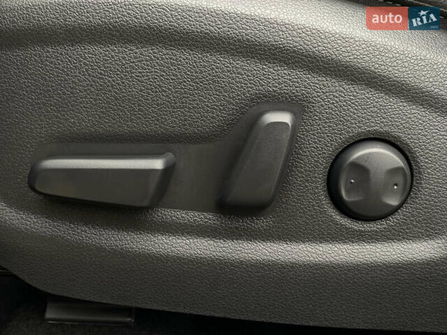 Серый Хендай Kona Electric, объемом двигателя 0 л и пробегом 69 тыс. км за 20400 $, фото 10 на Automoto.ua