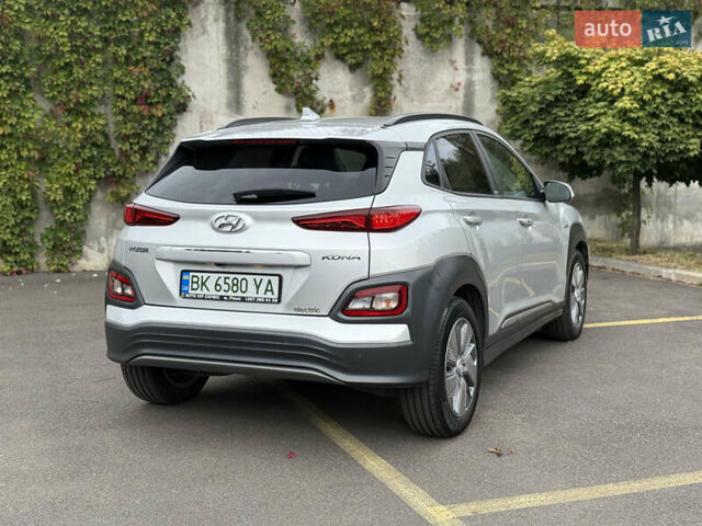 Серый Хендай Kona Electric, объемом двигателя 0 л и пробегом 26 тыс. км за 18850 $, фото 22 на Automoto.ua