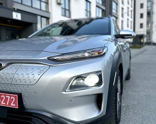 Сірий Хендай Kona Electric, об'ємом двигуна 0 л та пробігом 54 тис. км за 22950 $, фото 3 на Automoto.ua