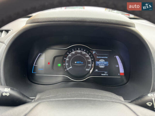 Серый Хендай Kona Electric, объемом двигателя 0 л и пробегом 106 тыс. км за 15999 $, фото 45 на Automoto.ua