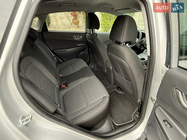 Серый Хендай Kona Electric, объемом двигателя 0 л и пробегом 26 тыс. км за 18850 $, фото 47 на Automoto.ua