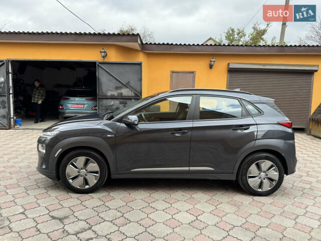 Серый Хендай Kona Electric, объемом двигателя 0 л и пробегом 106 тыс. км за 15999 $, фото 8 на Automoto.ua