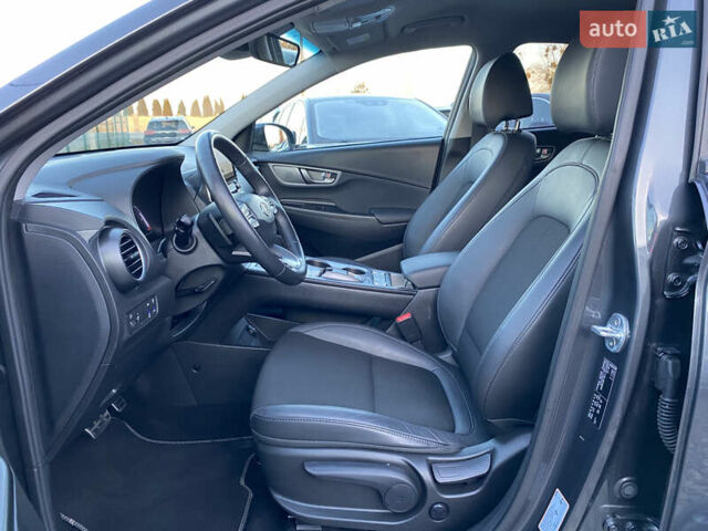 Серый Хендай Kona Electric, объемом двигателя 0 л и пробегом 104 тыс. км за 17200 $, фото 31 на Automoto.ua