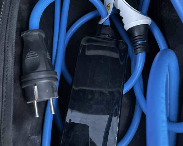 Серый Хендай Kona Electric, объемом двигателя 0 л и пробегом 81 тыс. км за 16099 $, фото 51 на Automoto.ua