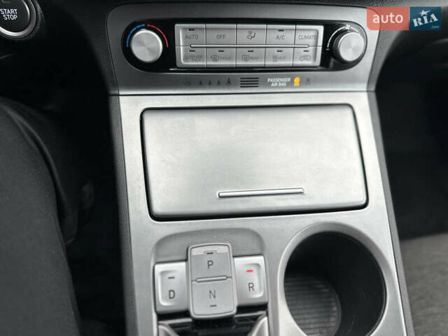 Серый Хендай Kona Electric, объемом двигателя 0 л и пробегом 158 тыс. км за 16300 $, фото 45 на Automoto.ua