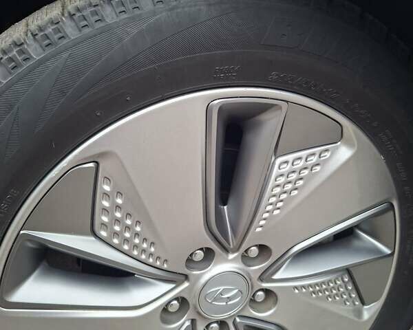 Серый Хендай Kona Electric, объемом двигателя 0 л и пробегом 87 тыс. км за 15200 $, фото 14 на Automoto.ua