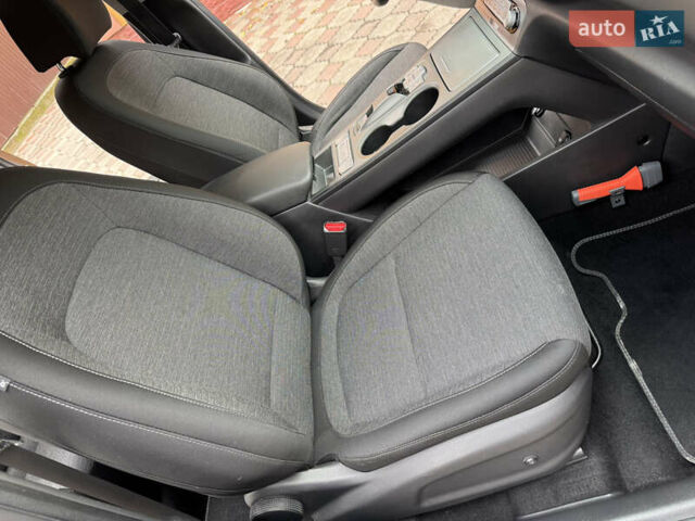 Серый Хендай Kona Electric, объемом двигателя 0 л и пробегом 106 тыс. км за 15999 $, фото 19 на Automoto.ua