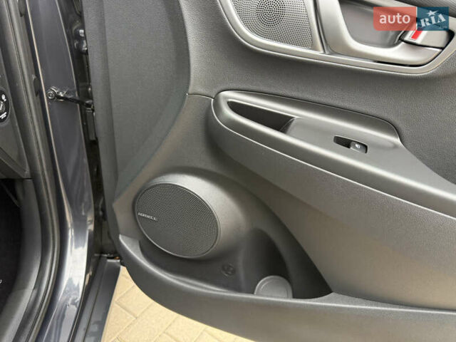 Серый Хендай Kona Electric, объемом двигателя 0 л и пробегом 52 тыс. км за 19000 $, фото 31 на Automoto.ua