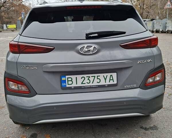 Серый Хендай Kona Electric, объемом двигателя 0 л и пробегом 87 тыс. км за 15200 $, фото 39 на Automoto.ua