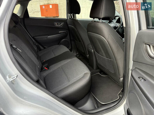 Серый Хендай Kona Electric, объемом двигателя 0 л и пробегом 26 тыс. км за 18850 $, фото 35 на Automoto.ua