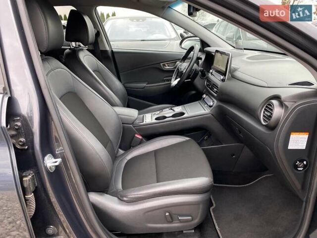 Сірий Хендай Kona Electric, об'ємом двигуна 0 л та пробігом 91 тис. км за 18900 $, фото 74 на Automoto.ua