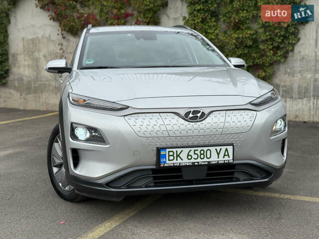 Серый Хендай Kona Electric, объемом двигателя 0 л и пробегом 26 тыс. км за 18850 $, фото 12 на Automoto.ua