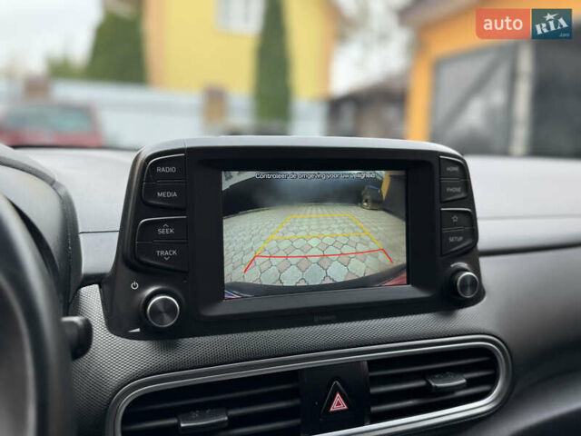 Серый Хендай Kona Electric, объемом двигателя 0 л и пробегом 106 тыс. км за 15999 $, фото 47 на Automoto.ua