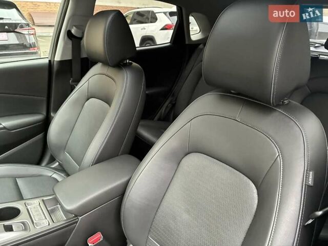 Серый Хендай Kona Electric, объемом двигателя 0 л и пробегом 78 тыс. км за 19500 $, фото 78 на Automoto.ua