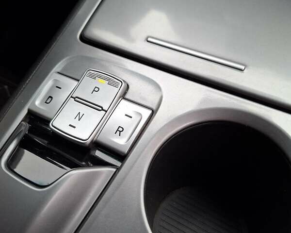 Серый Хендай Kona Electric, объемом двигателя 0 л и пробегом 87 тыс. км за 15200 $, фото 21 на Automoto.ua