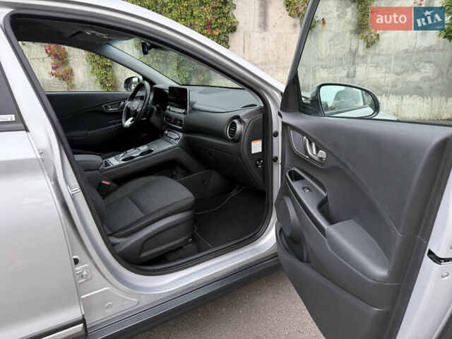 Серый Хендай Kona Electric, объемом двигателя 0 л и пробегом 26 тыс. км за 18850 $, фото 34 на Automoto.ua