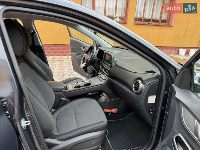 Серый Хендай Kona Electric, объемом двигателя 0 л и пробегом 106 тыс. км за 15999 $, фото 17 на Automoto.ua