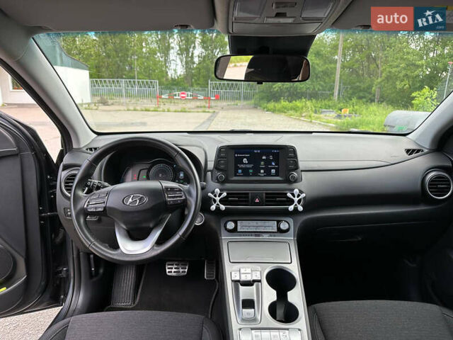 Сірий Хендай Kona Electric, об'ємом двигуна 0 л та пробігом 79 тис. км за 15200 $, фото 6 на Automoto.ua
