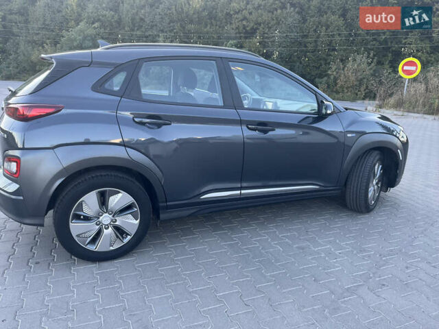 Сірий Хендай Kona Electric, об'ємом двигуна 0 л та пробігом 31 тис. км за 15500 $, фото 49 на Automoto.ua