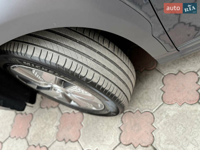 Серый Хендай Kona Electric, объемом двигателя 0 л и пробегом 106 тыс. км за 15999 $, фото 49 на Automoto.ua