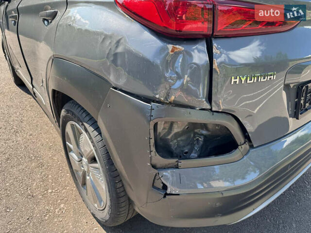Серый Хендай Kona Electric, объемом двигателя 0 л и пробегом 44 тыс. км за 13400 $, фото 7 на Automoto.ua