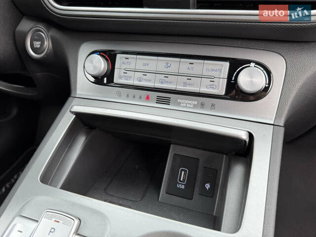 Серый Хендай Kona Electric, объемом двигателя 0 л и пробегом 26 тыс. км за 18850 $, фото 43 на Automoto.ua