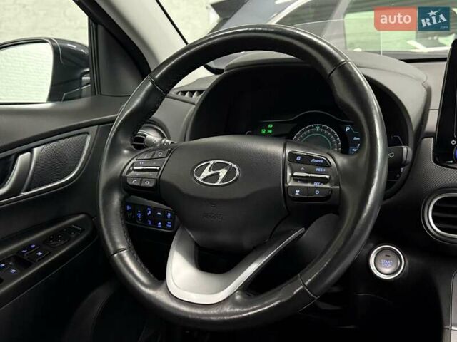 Сірий Хендай Kona Electric, об'ємом двигуна 0 л та пробігом 71 тис. км за 18465 $, фото 10 на Automoto.ua