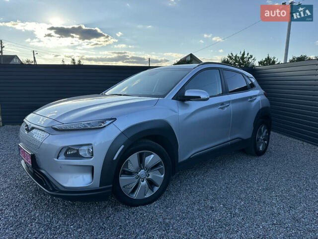 Серый Хендай Kona Electric, объемом двигателя 0 л и пробегом 109 тыс. км за 18450 $, фото 3 на Automoto.ua