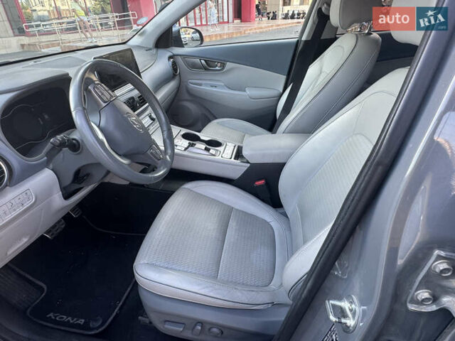 Серый Хендай Kona Electric, объемом двигателя 0 л и пробегом 135 тыс. км за 18999 $, фото 6 на Automoto.ua