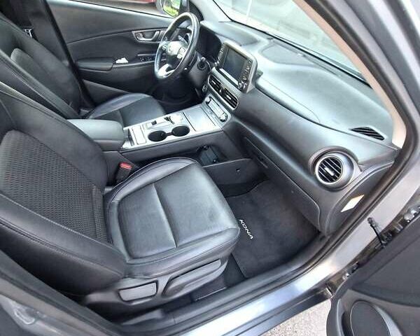 Сірий Хендай Kona Electric, об'ємом двигуна 0 л та пробігом 79 тис. км за 18500 $, фото 21 на Automoto.ua