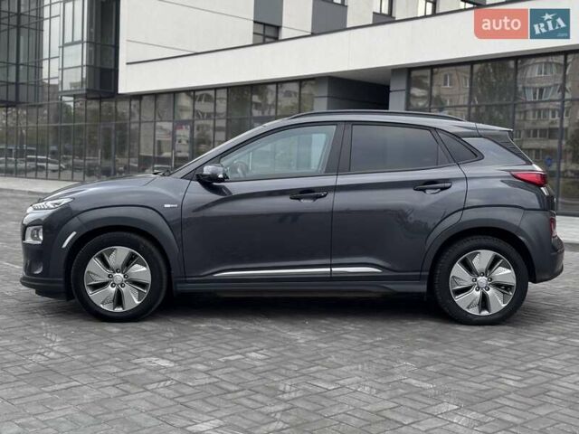 Сірий Хендай Kona Electric, об'ємом двигуна 0 л та пробігом 88 тис. км за 18700 $, фото 4 на Automoto.ua