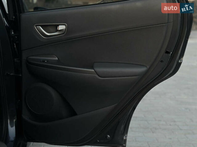 Серый Хендай Kona Electric, объемом двигателя 0 л и пробегом 159 тыс. км за 16900 $, фото 40 на Automoto.ua