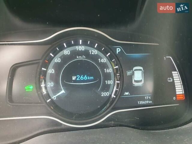 Серый Хендай Kona Electric, объемом двигателя 0 л и пробегом 135 тыс. км за 17100 $, фото 24 на Automoto.ua