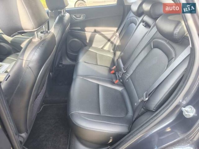Серый Хендай Kona Electric, объемом двигателя 0 л и пробегом 122 тыс. км за 16550 $, фото 25 на Automoto.ua