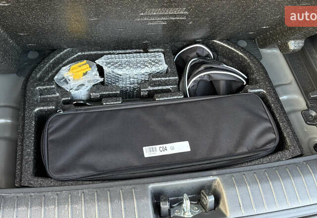 Серый Хендай Kona Electric, объемом двигателя 0 л и пробегом 77 тыс. км за 19700 $, фото 8 на Automoto.ua