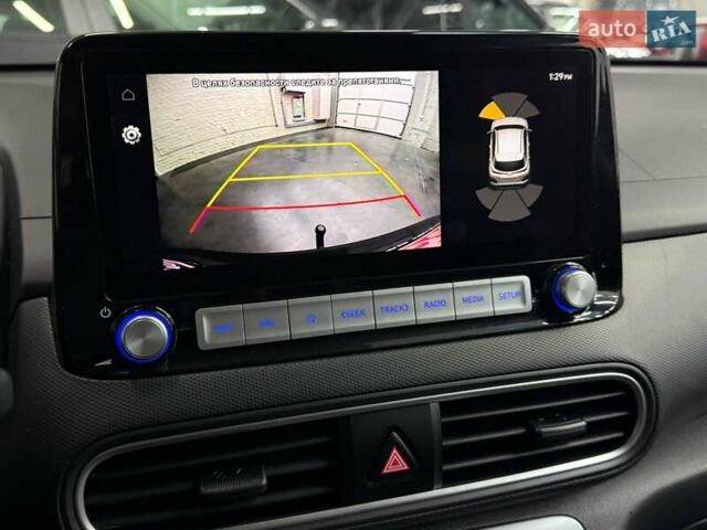 Сірий Хендай Kona Electric, об'ємом двигуна 0 л та пробігом 71 тис. км за 18465 $, фото 7 на Automoto.ua