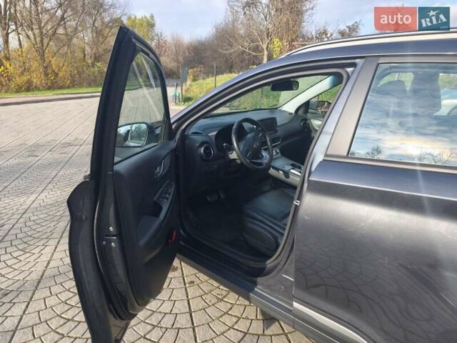 Серый Хендай Kona Electric, объемом двигателя 0 л и пробегом 122 тыс. км за 16550 $, фото 22 на Automoto.ua