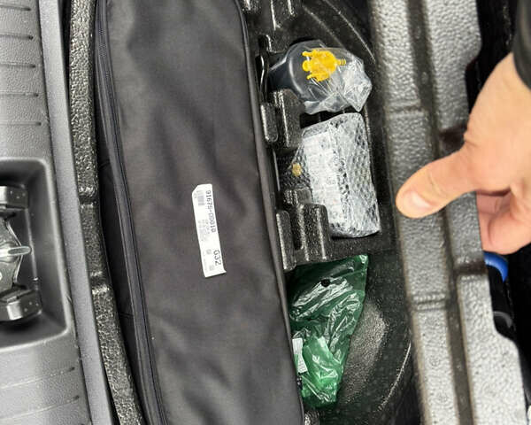 Серый Хендай Kona Electric, объемом двигателя 0 л и пробегом 52 тыс. км за 19000 $, фото 34 на Automoto.ua