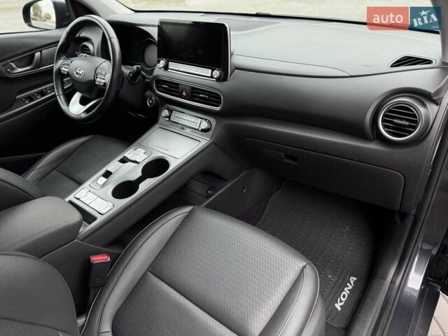 Сірий Хендай Kona Electric, об'ємом двигуна 0 л та пробігом 88 тис. км за 18700 $, фото 35 на Automoto.ua
